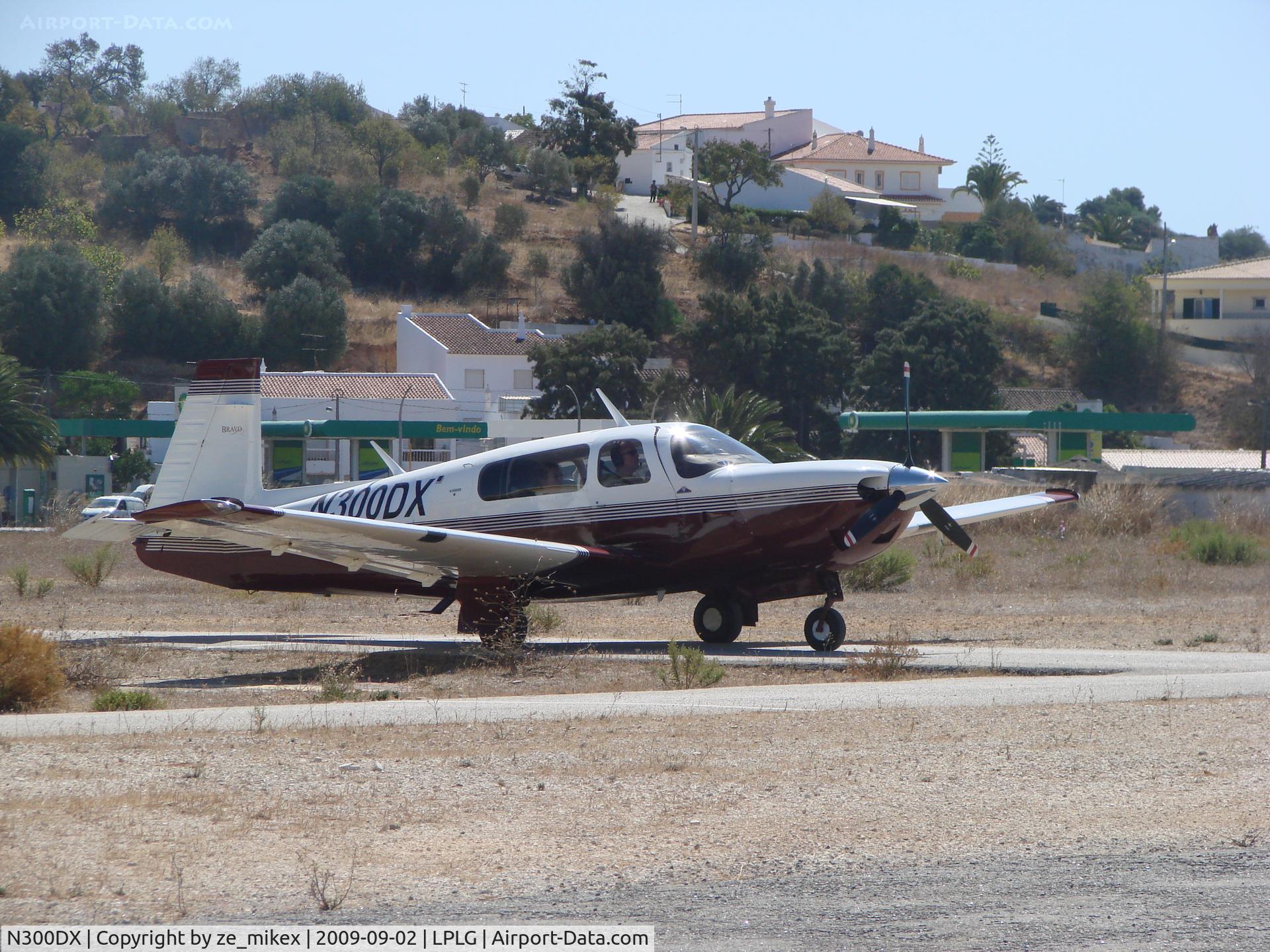 N300DX, Mooney M20M Bravo C/N 27-0311, Preparing for take off at lagos