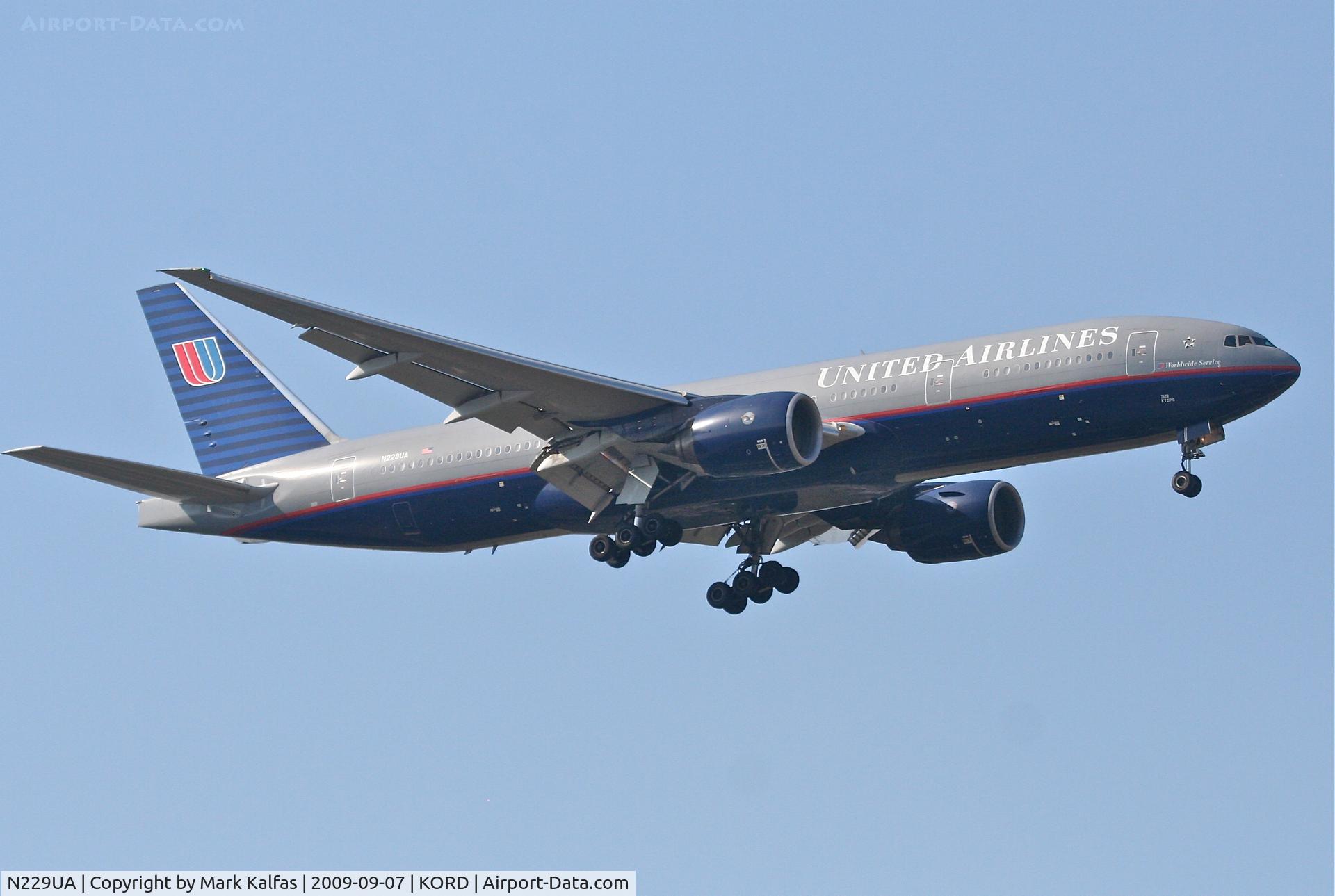 N229UA, 2002 Boeing 777-222 C/N 30557, United Airlines Boeing 777-222, N229UA RWY 10 approach KORD
