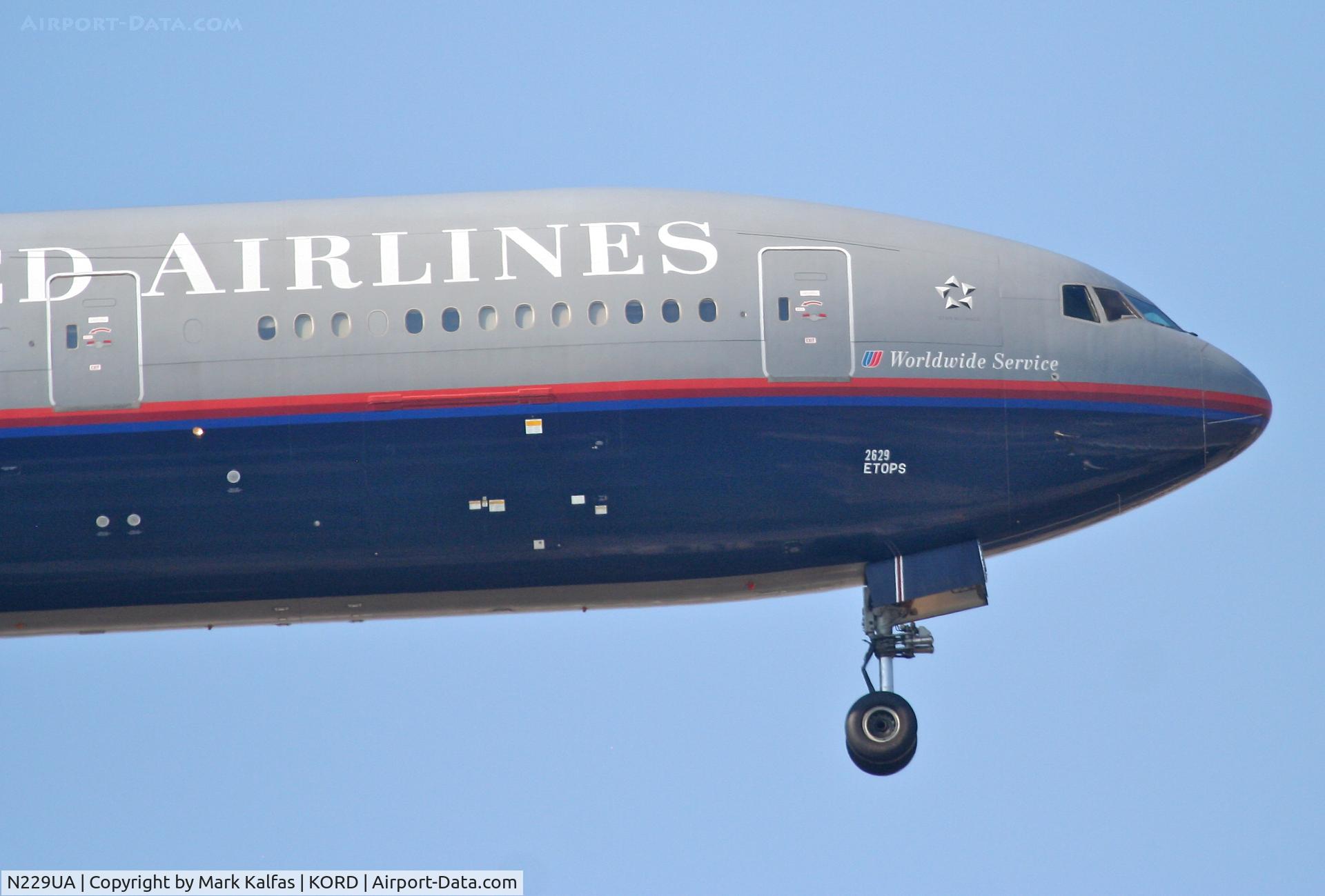 N229UA, 2002 Boeing 777-222 C/N 30557, United Airlines Boeing 777-222, N229UA RWY 10 approach KORD