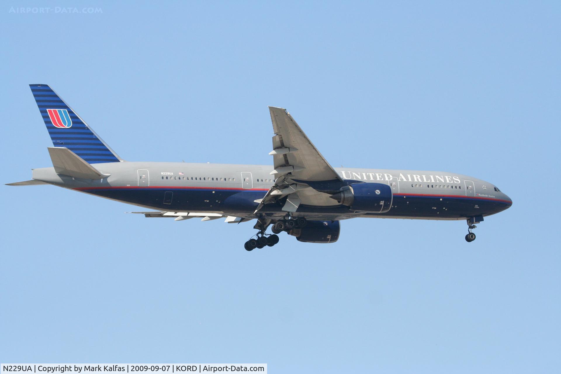 N229UA, 2002 Boeing 777-222 C/N 30557, United Airlines Boeing 777-222, N229UA RWY 10 approach KORD