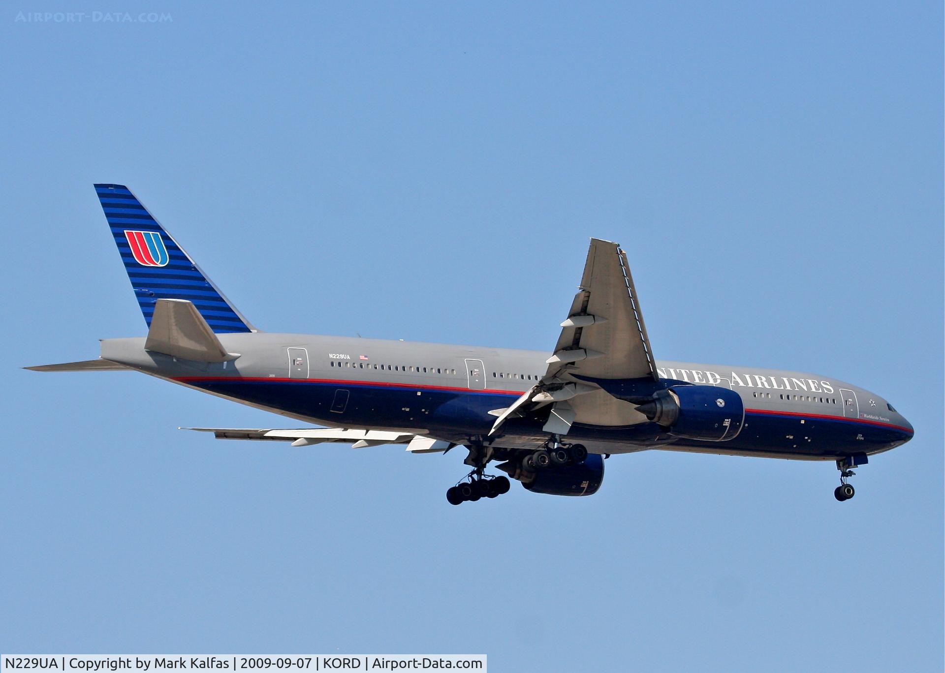 N229UA, 2002 Boeing 777-222 C/N 30557, United Airlines Boeing 777-222, N229UA RWY 10 approach KORD
