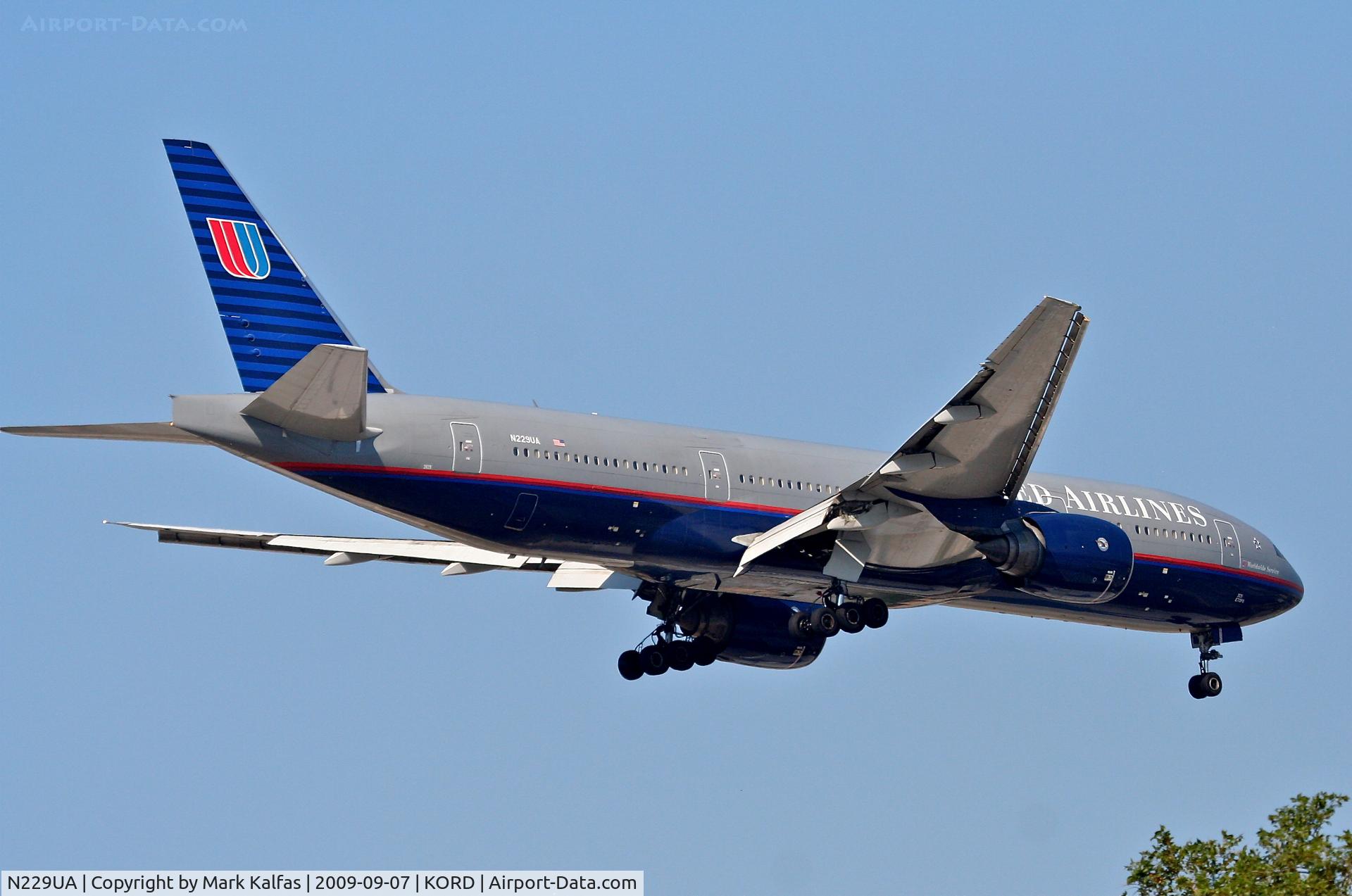N229UA, 2002 Boeing 777-222 C/N 30557, United Airlines Boeing 777-222, N229UA RWY 10 approach KORD