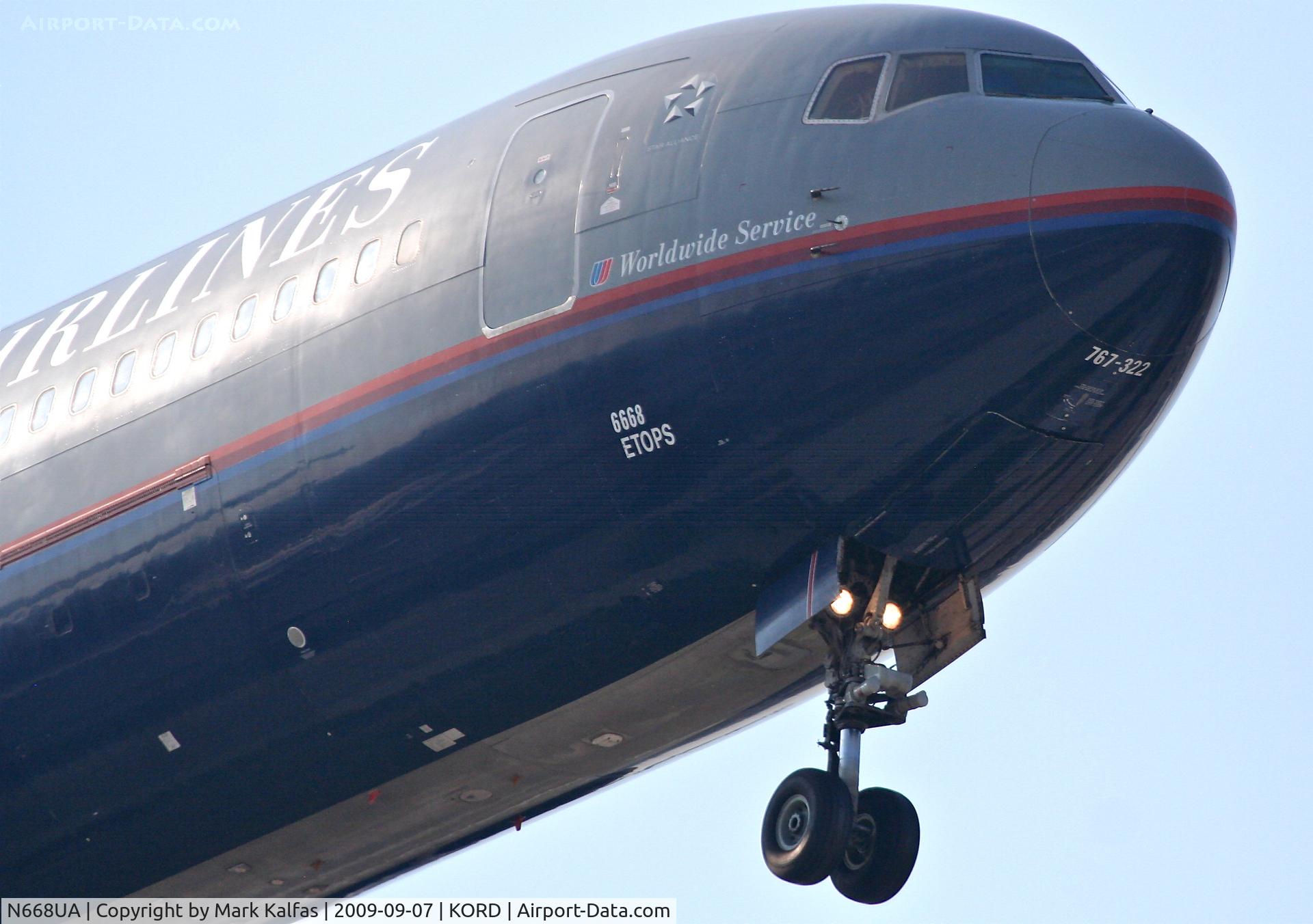N668UA, 1999 Boeing 767-322 C/N 30024, United Airlines Boeing 767-322, N668UA RWY 10 approach KORD