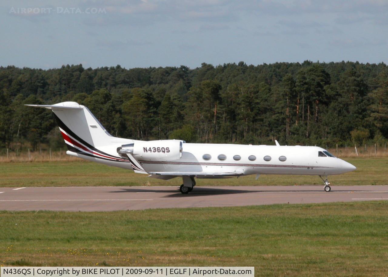 N436QS, 2001 Gulfstream Aerospace G-IV C/N 1436, LINED UP RWY 26