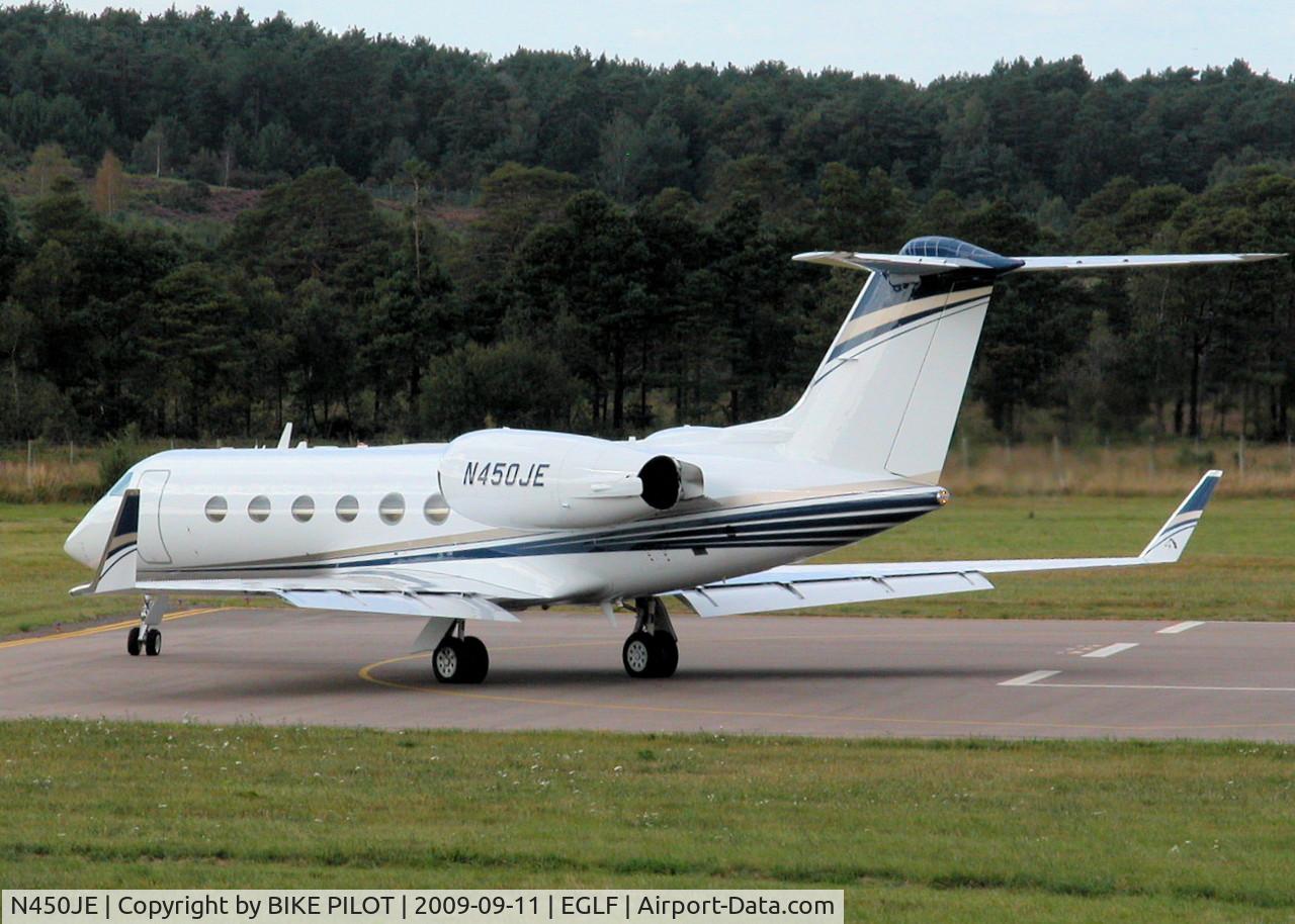 N450JE, 1993 Gulfstream Aerospace Gulfstream IV-SP C/N 1233, MAKING THE TURN AT THE END FO RWY 26