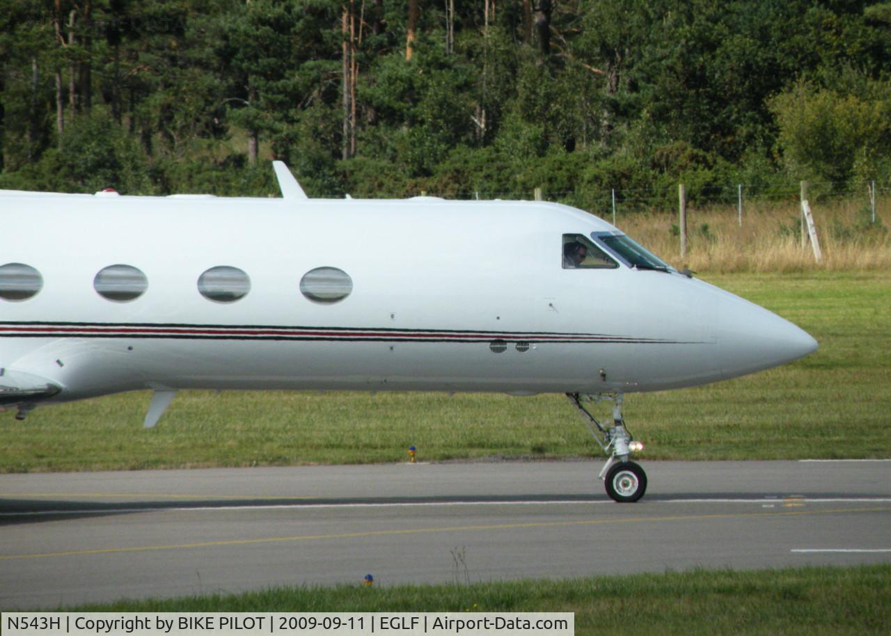N543H, 2002 Gulfstream Aerospace G-V C/N 688, LINED UP ON RWY 26