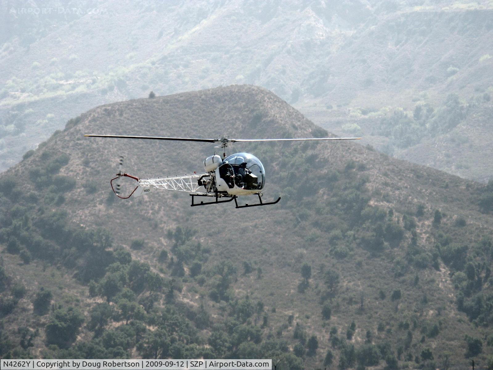 N4262Y, 1965 Bell 47G-4A C/N 7674, 1965 Bell 47G-4A, Lycoming VO-540 305 Hp. The Bell 47 was the world's first practical mass-produced helicopter offering reliabilty in a simple airframe. Approach to SZP's helipad.