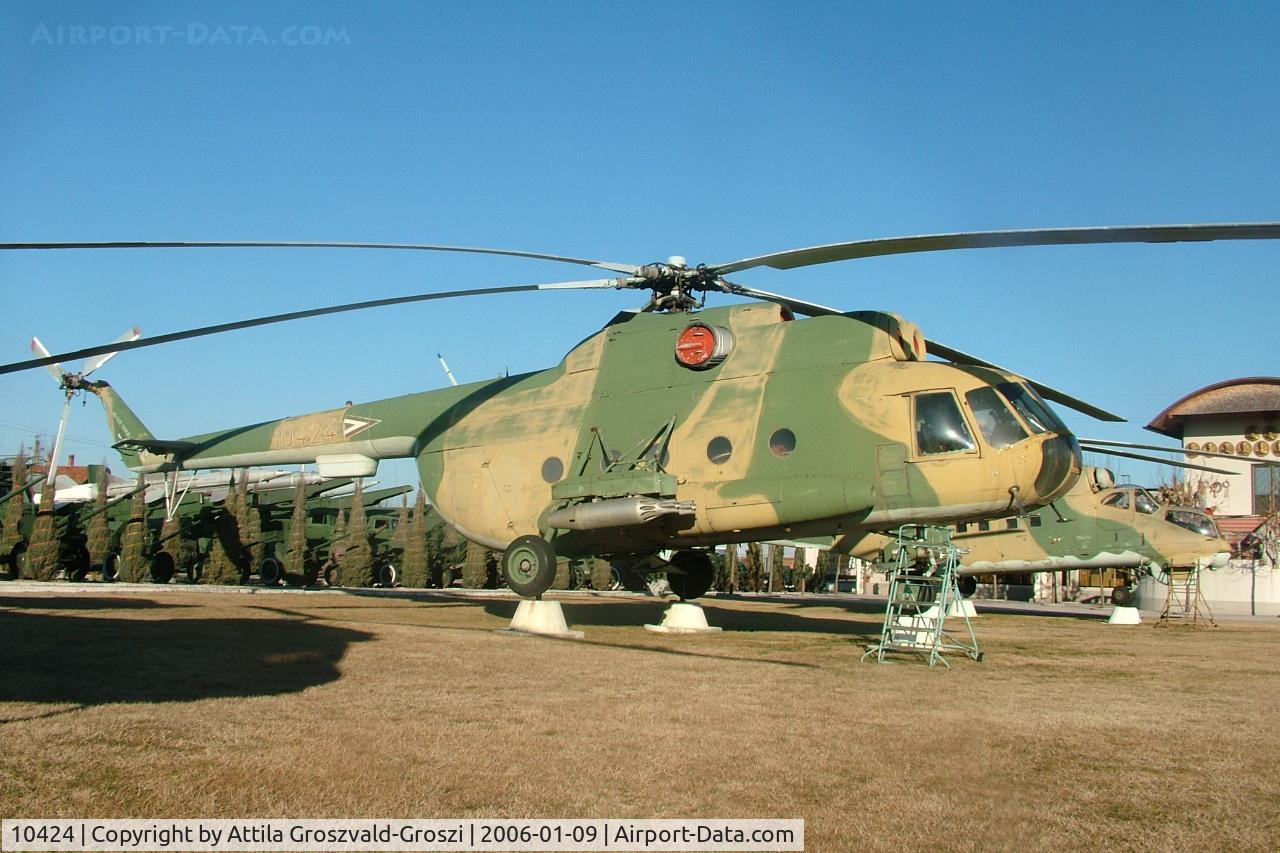 10424, 1972 Mil Mi-8T Hip C/N 10424, Kecel Military technical park, Hungary