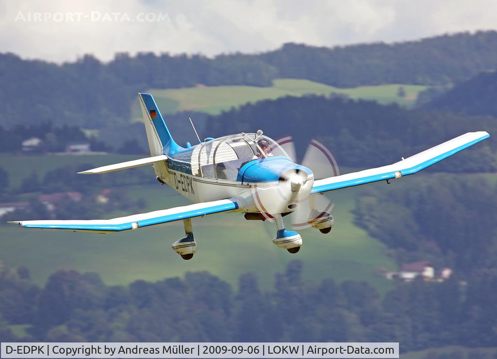 D-EDPK, Robin DR-400-180R Remorqueur Regent C/N 994, For landing.