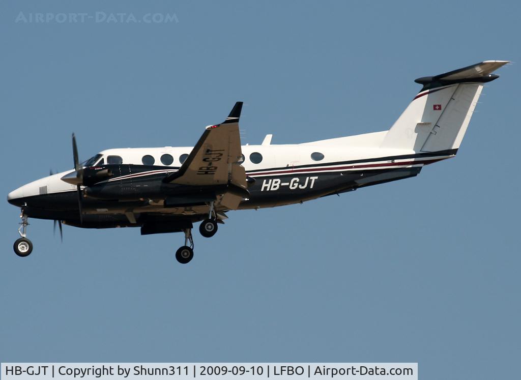 HB-GJT, 2007 Hawker Beechcraft 350 King Air (B300) C/N FL-535, Landing rwy 32L