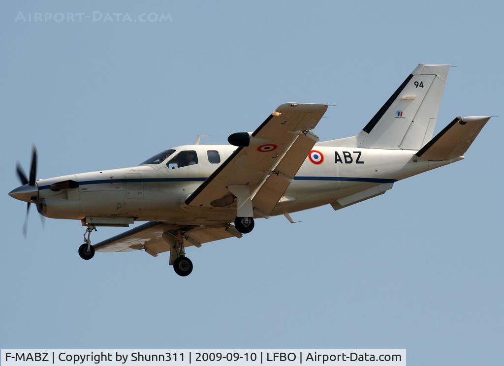 F-MABZ, Socata TBM-700 C/N 94, Landing rwy 32R