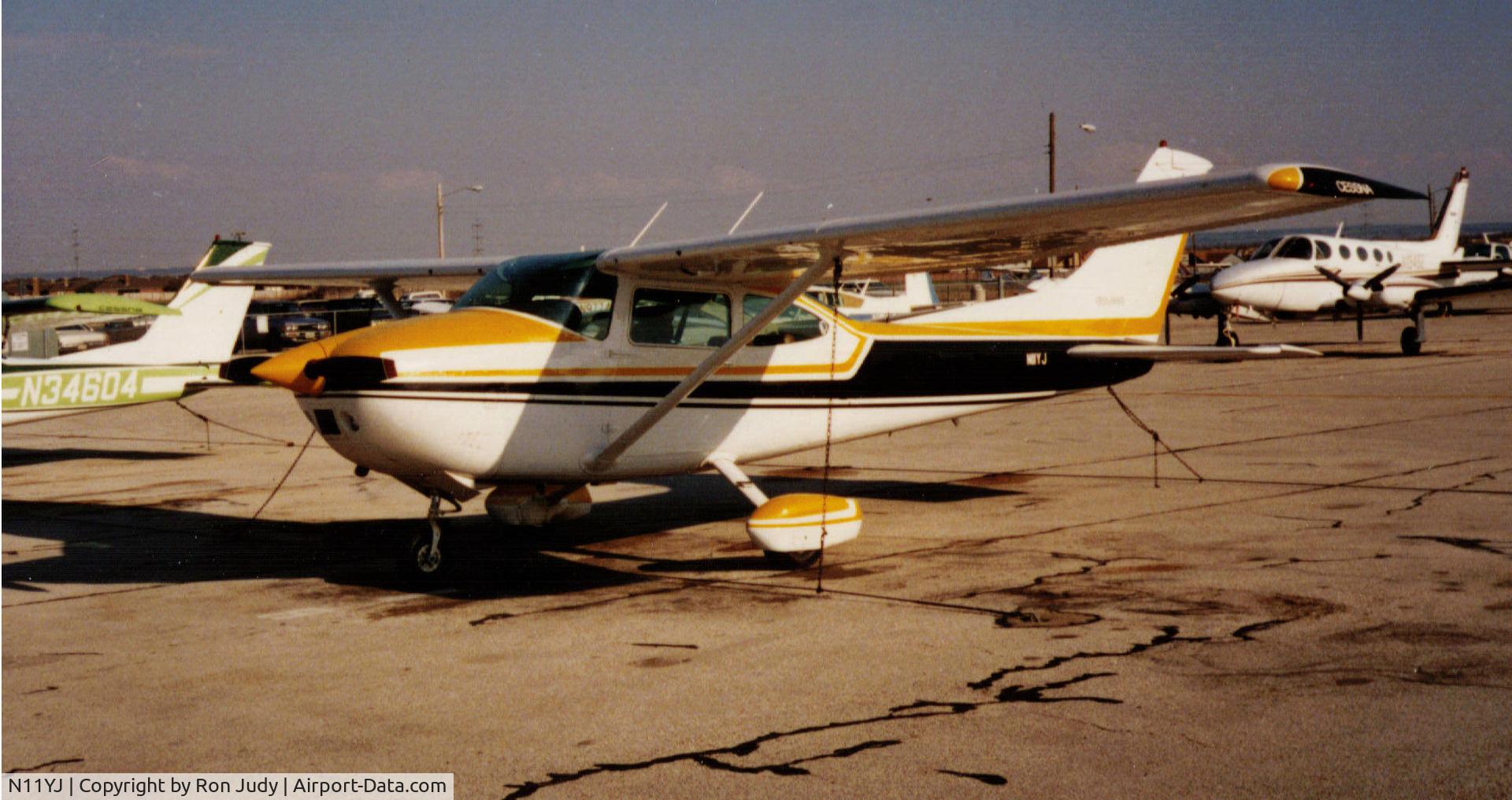 N11YJ, 1978 Cessna 182Q Skylane C/N 182-66498, Ordered with special paint from factory (Cessna 182RG scheme)