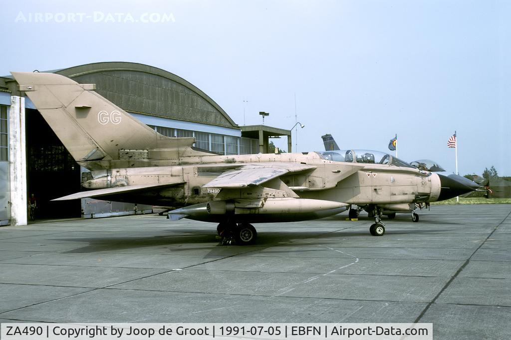 ZA490, 1983 Panavia Tornado GR.1 C/N 305/BS106/3142, After the 1991 Gulf War ended many aircraft returned in their temporary desert camouflage.