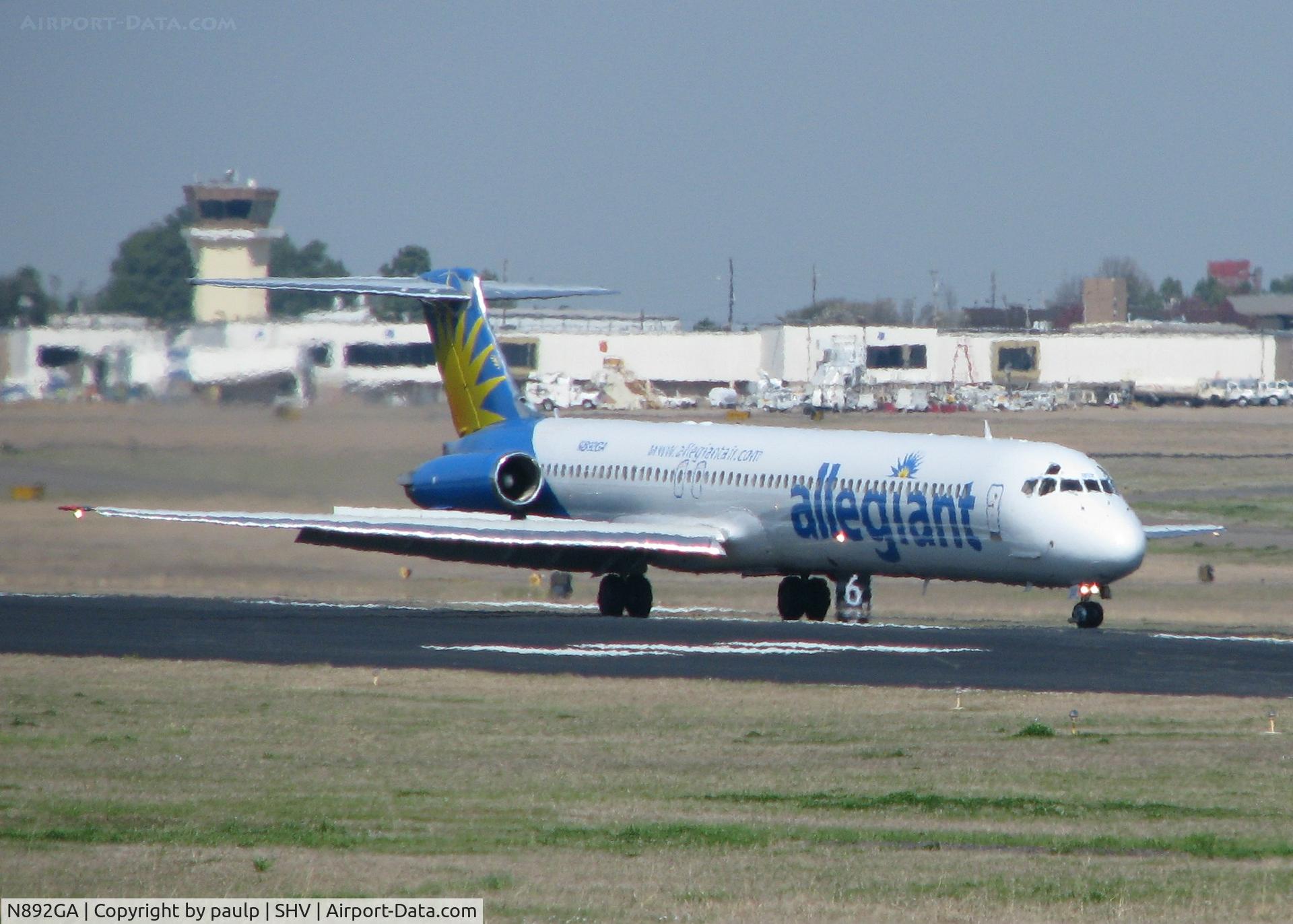 N892GA, 1989 McDonnell Douglas MD-83 (DC-9-83) C/N 49826, Just landed on 14 at Shreveport Regional.