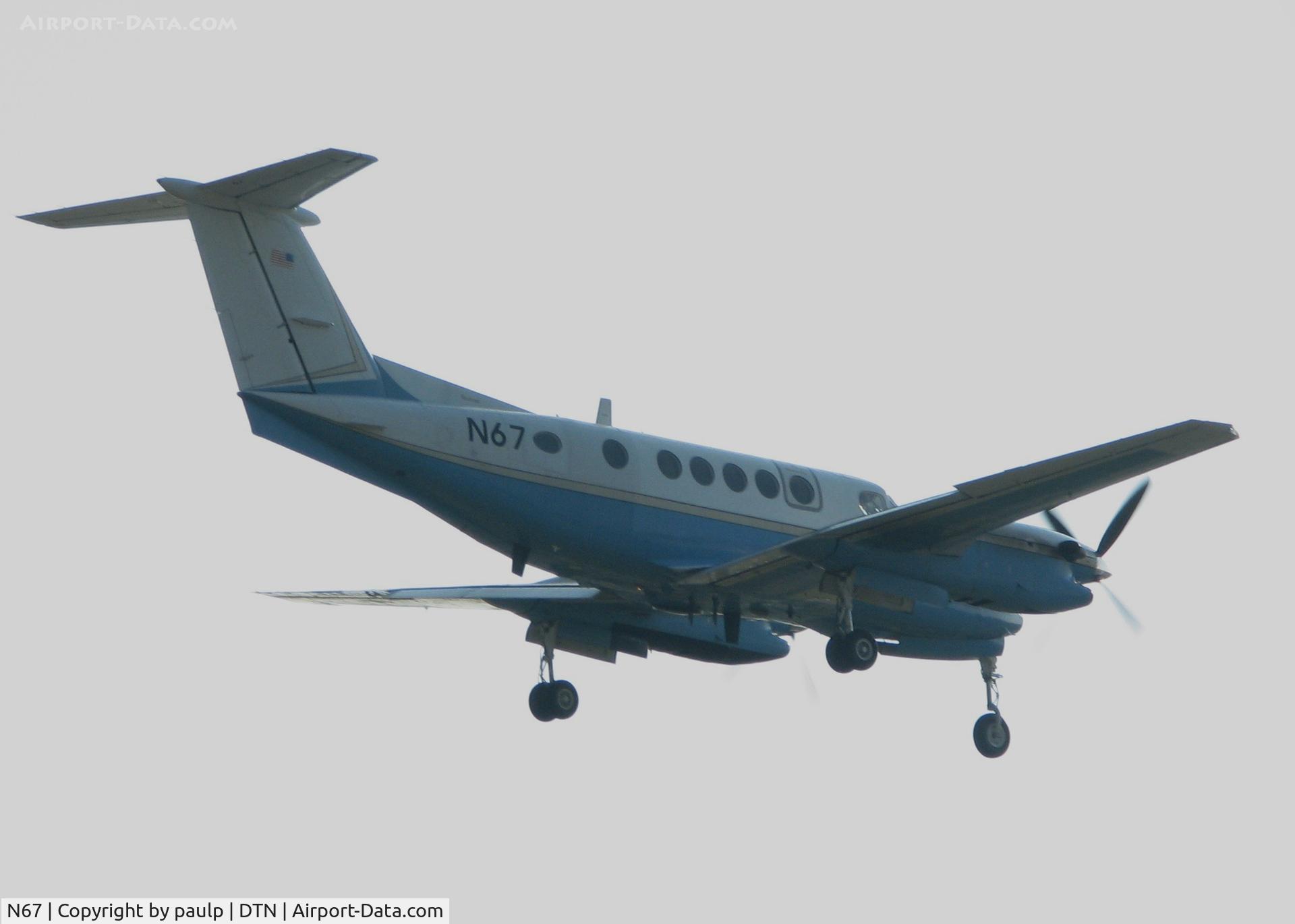N67, 1987 Beech 300 C/N FF-2, Flying the localizer at Downtown Shreveport.