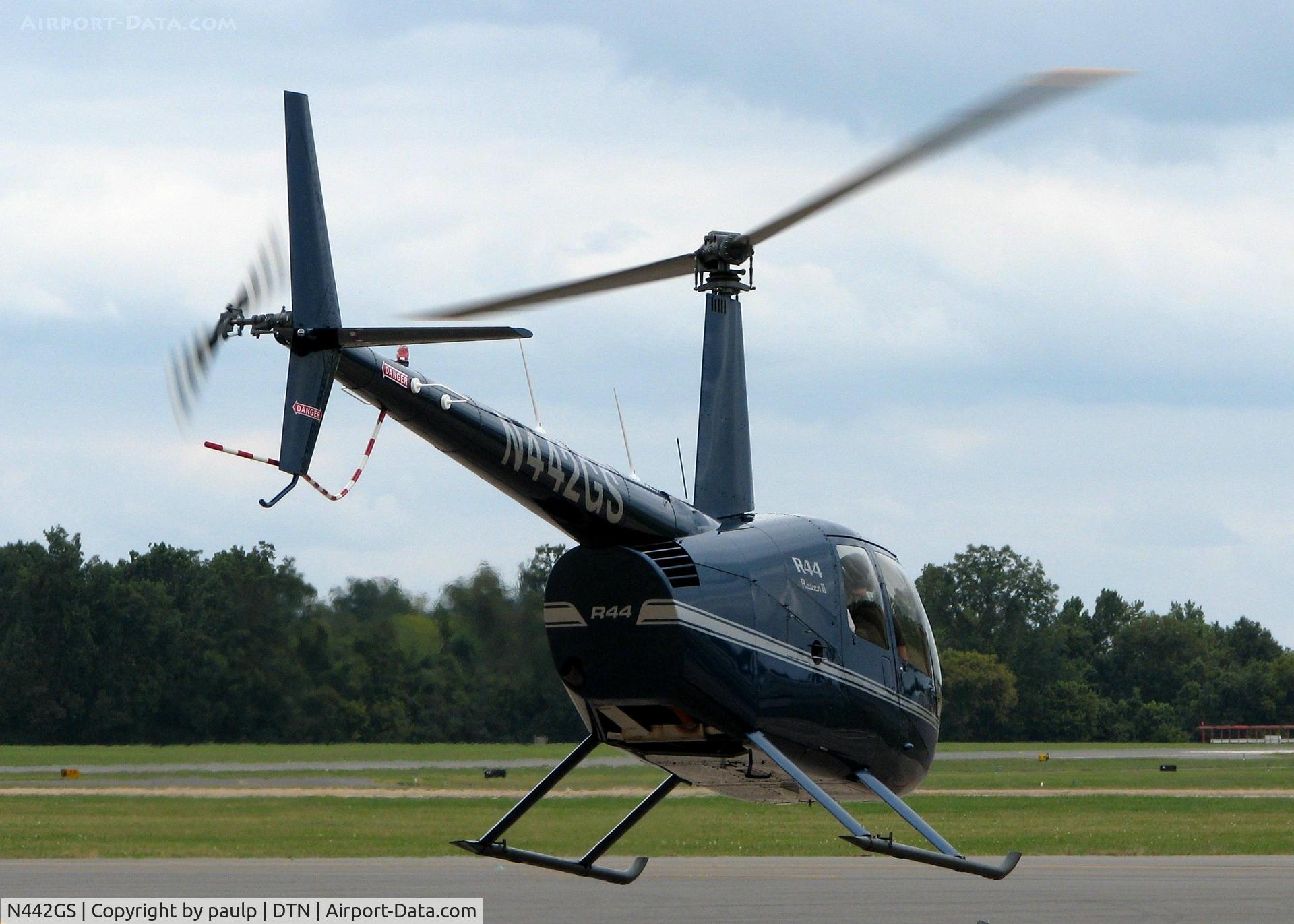 N442GS, 2008 Robinson R44 II C/N 12522, Lifting off from the Shreveport Downtown airport.
