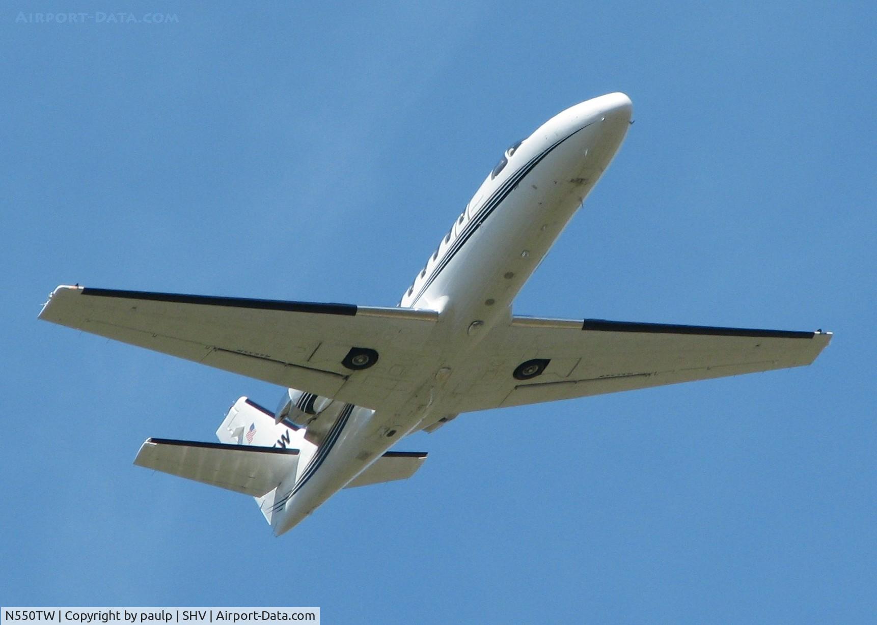 N550TW, 1989 Cessna 550 Citation II C/N 550-0603, Off of runway 23 at the Shreveport Regional airport.