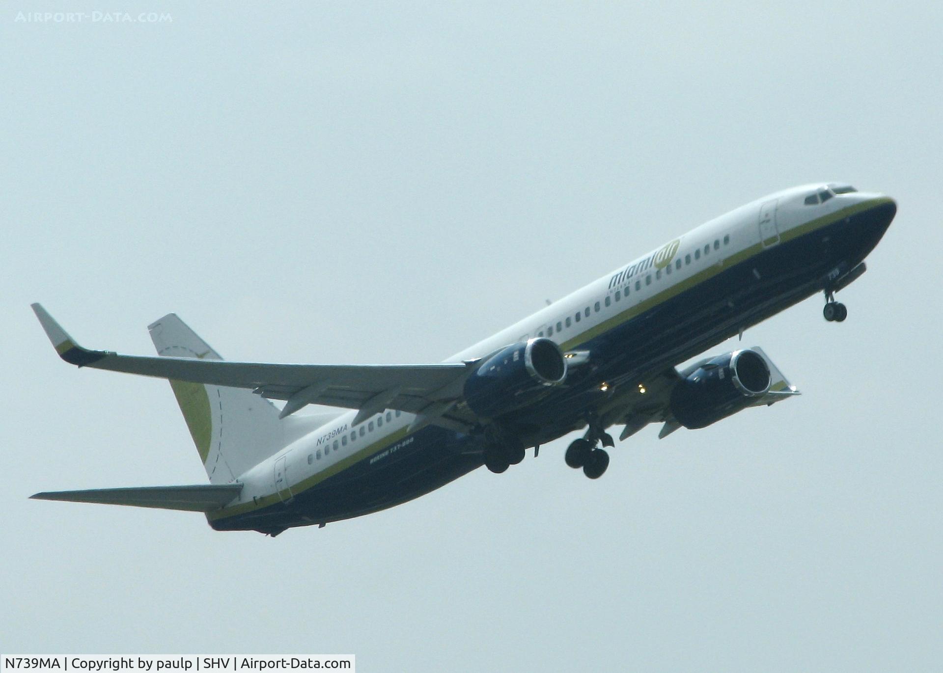 N739MA, 2004 Boeing 737-8Q8 C/N 30670, Off of runway 32 at the Shreveport Regional airport.