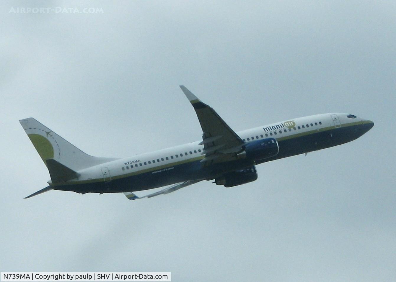 N739MA, 2004 Boeing 737-8Q8 C/N 30670, Off of runway 32 at Shreveport Regional.