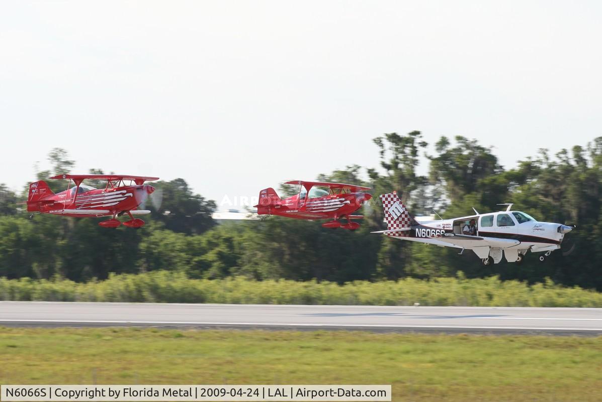 N6066S, 1975 Beech A36 Bonanza 36 C/N E-774, Beech A36 with Red Eagles