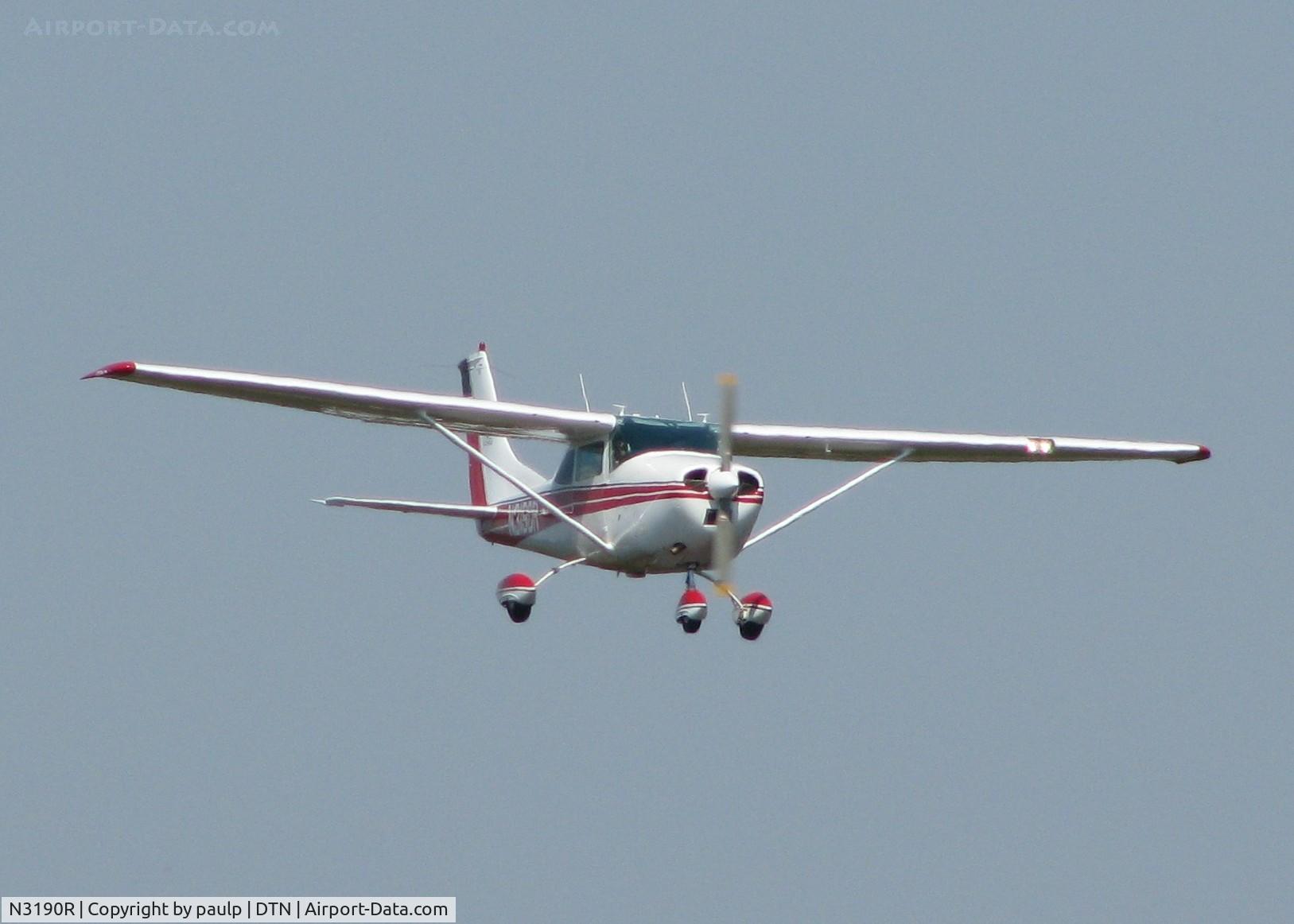 N3190R, 1967 Cessna 182L Skylane C/N 18258590, Landing at Downtown Shreveport.
