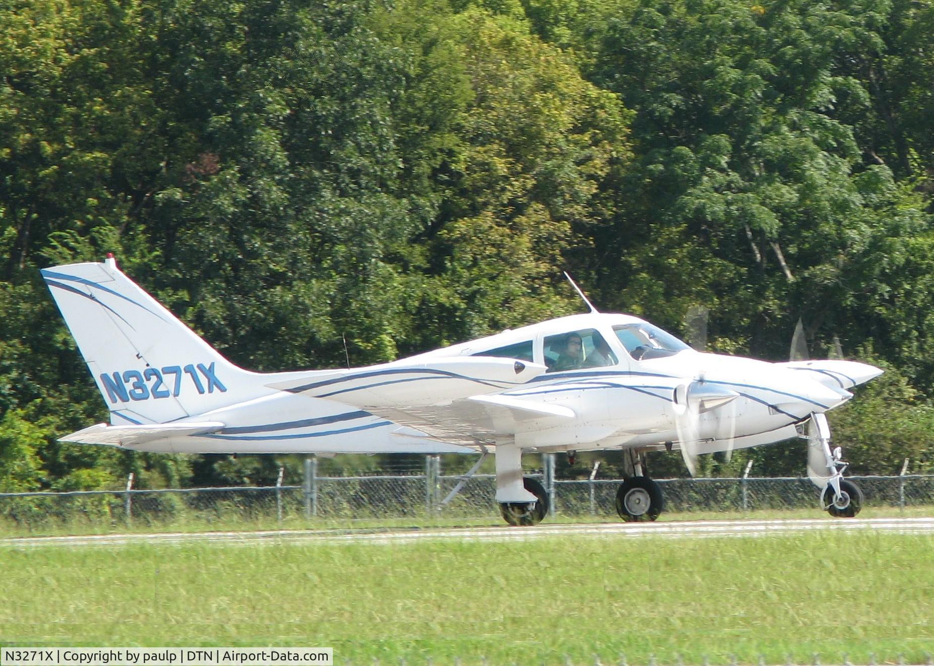 N3271X, 1967 Cessna 310L C/N 310L-0121, On runway 14 at Downtown Shreveport.