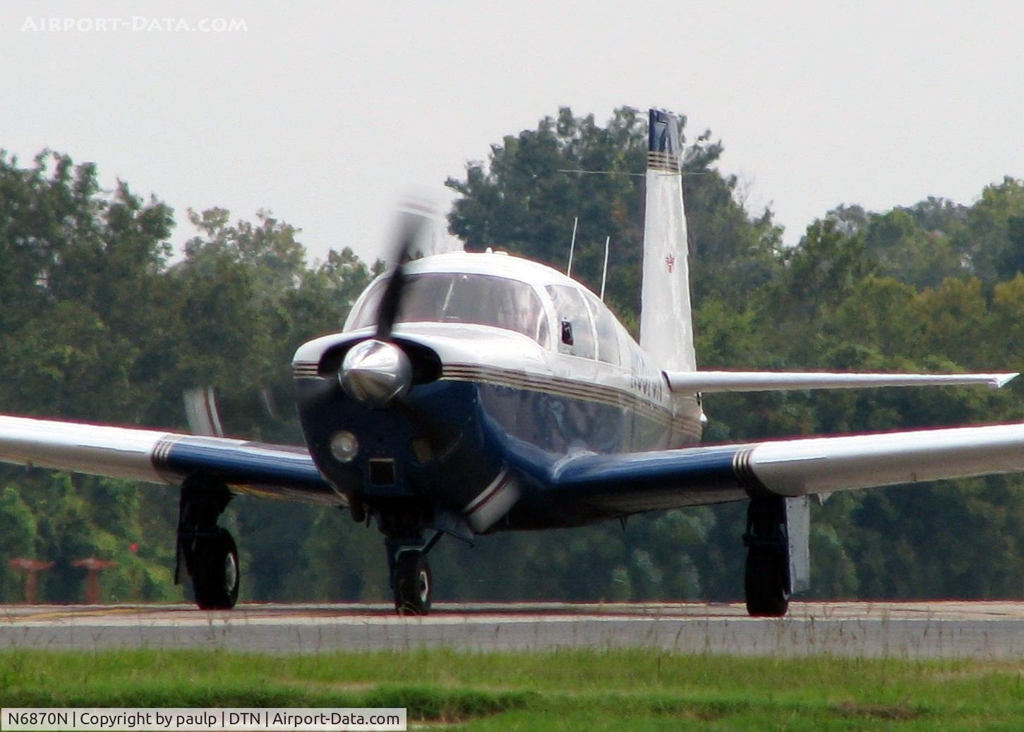 N6870N, 1968 Mooney M20C Ranger C/N 680148, On taxiway Foxtrot at the Shreveport Downtown airport.