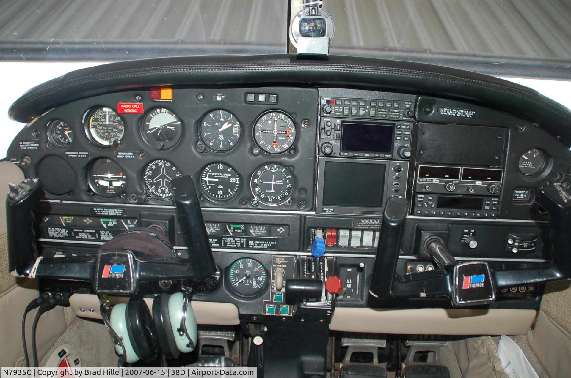 N7935C, 1975 Piper PA-28R-200 C/N 28R-7635122, New radio stack