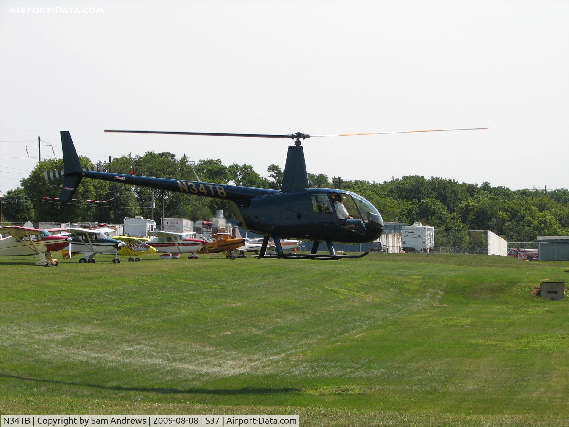 N34TB, 2000 Robinson R44 C/N 0798, Departing the 2009 Smoketown Pancake Breakfast