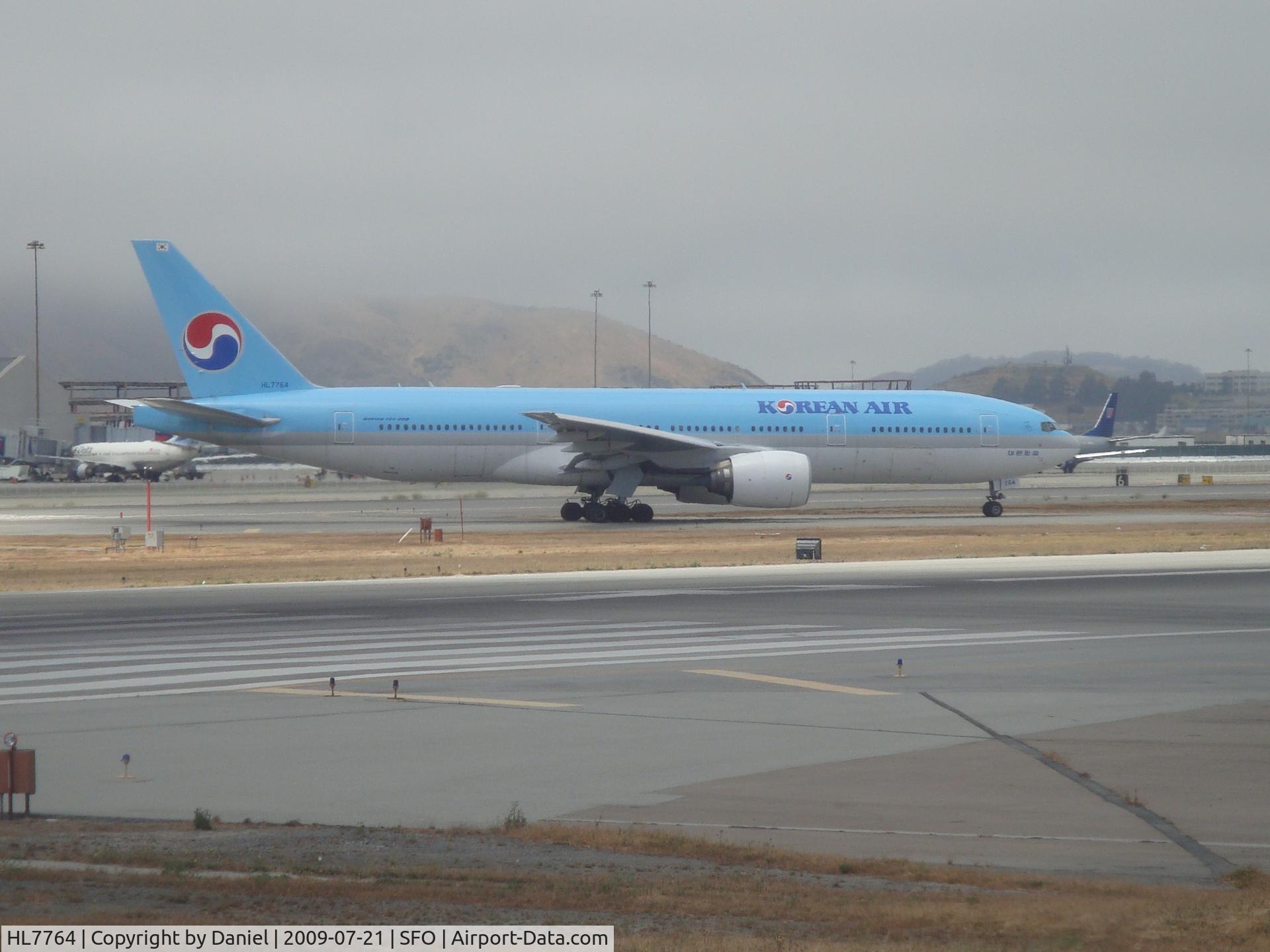 HL7764, 2007 Boeing 777-2B5/ER C/N 34214, Taxing for take off.