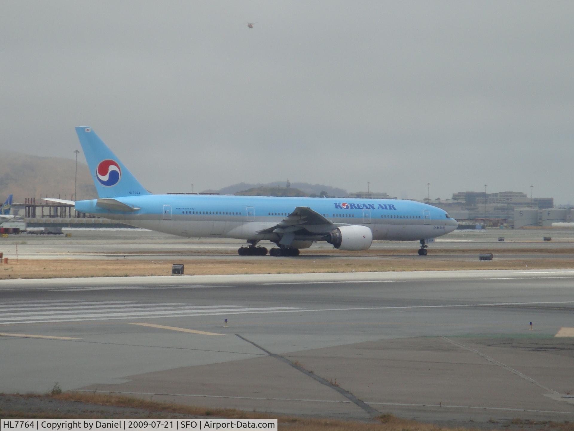 HL7764, 2007 Boeing 777-2B5/ER C/N 34214, Taxing for take off