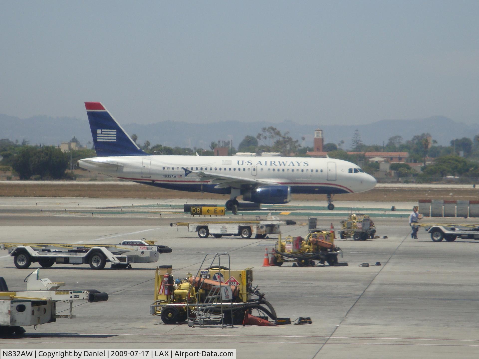 N832AW, 2001 Airbus A319-132 C/N 1643, Taxing for take-off.