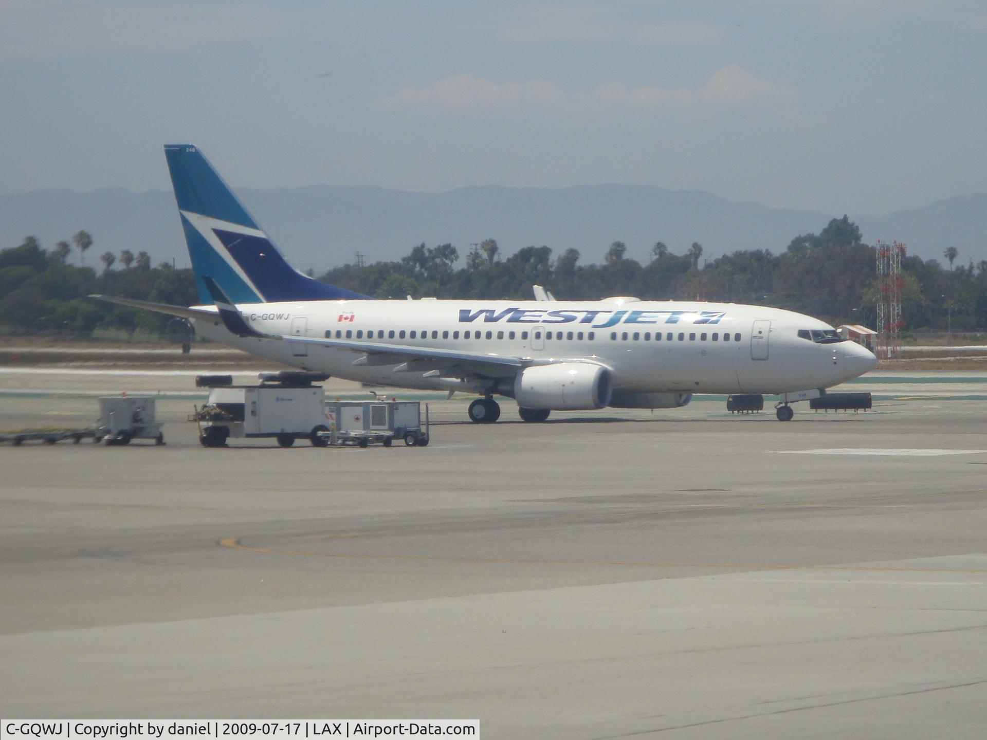 C-GQWJ, 2007 Boeing 737-7CT C/N 35505, preparing for take-off