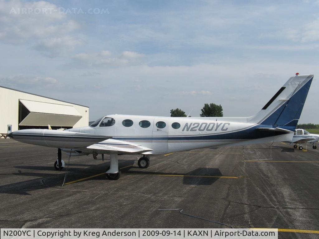 N200YC, Cessna 340A C/N 340A0285, Cessna 340A on the line.