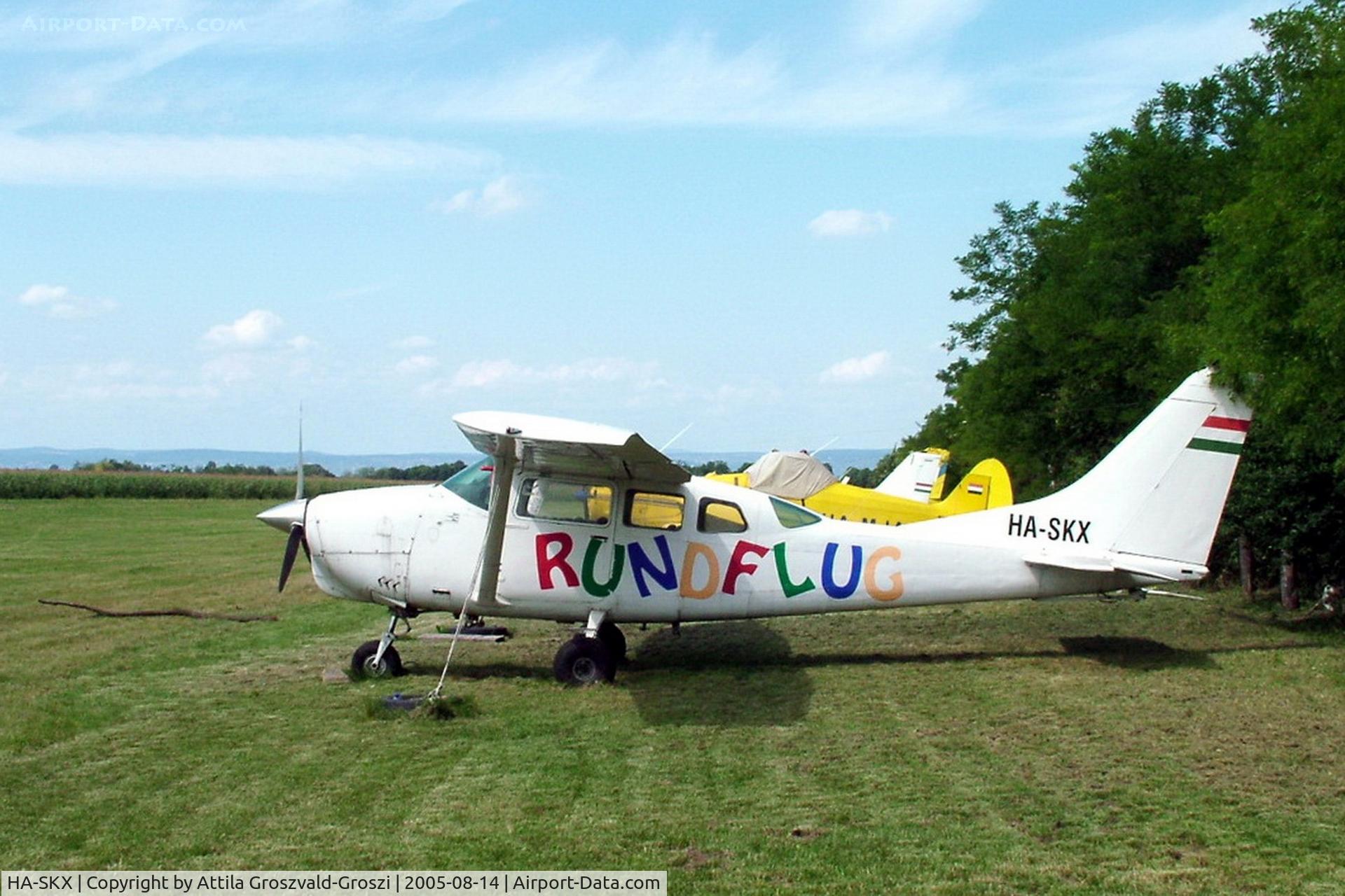 HA-SKX, 1964 Cessna U206A Super Skywagon C/N U206-0433, Siófok-Kiliti, Papkutapuszta Off Airport