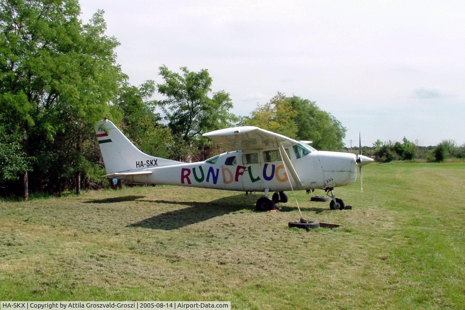 HA-SKX, 1964 Cessna U206A Super Skywagon C/N U206-0433, Siófok-Kiliti, Papkutapuszta Off Airport