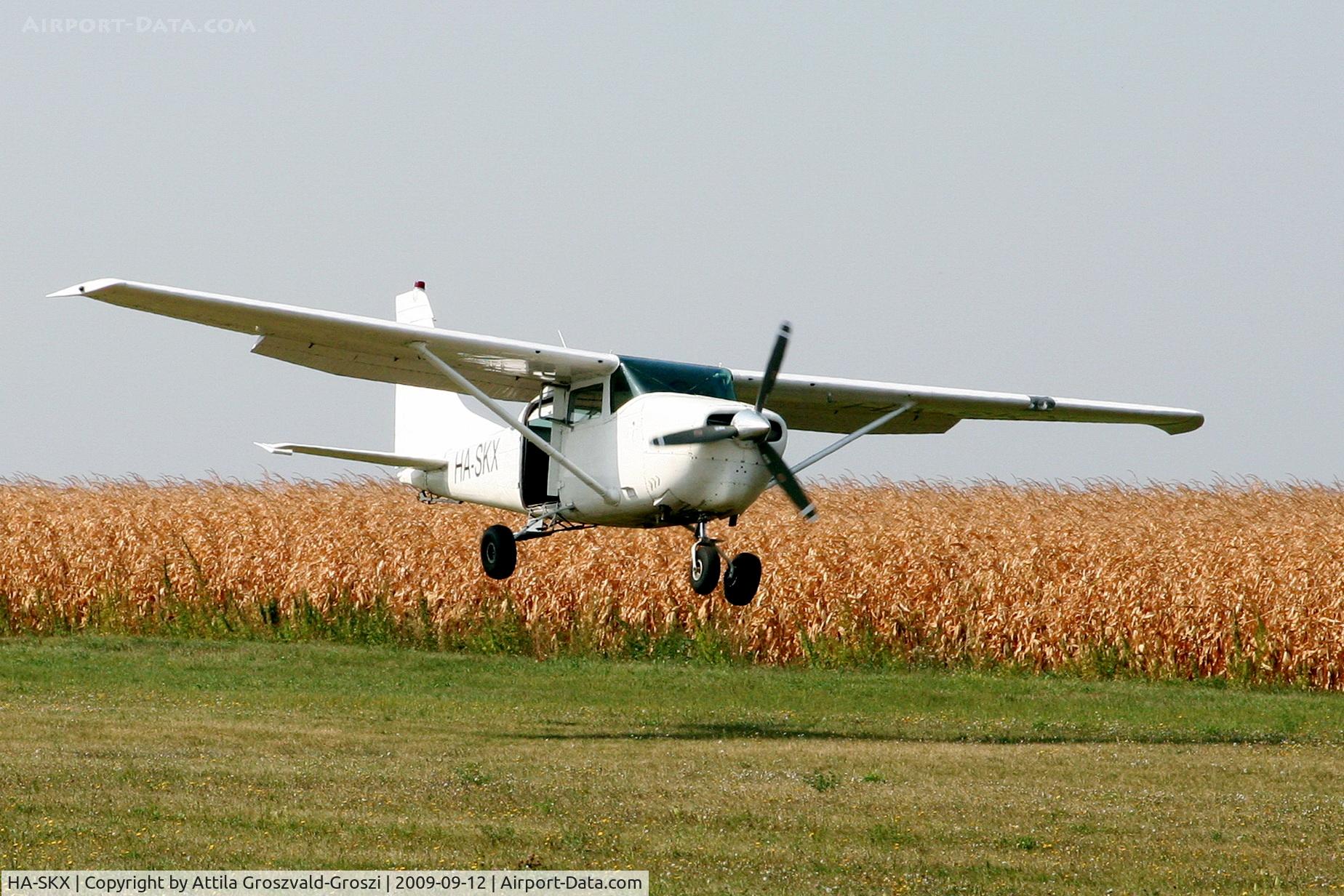 HA-SKX, 1964 Cessna U206A Super Skywagon C/N U206-0433, Úrhida Airport, Hungary - Landing