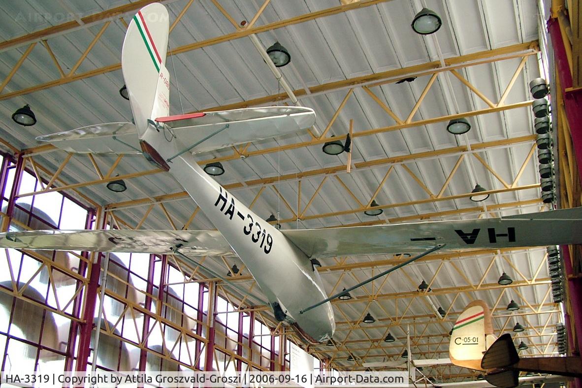 HA-3319, 1956 Rubik R-08 Pilis C/N E-1125, Budapest is a traffic museum, a Petöfi hall.