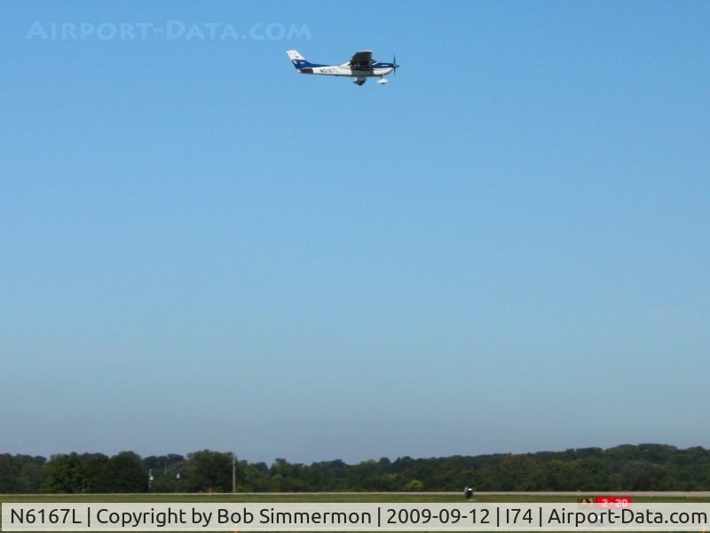 N6167L, 2004 Cessna 182T Skylane C/N 18281380, Departing the MERFI fly-in, Urbana, Ohio.