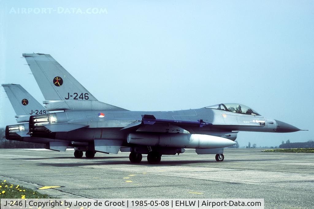 J-246, 1978 General Dynamics F-16A Fighting Falcon C/N 6D-35, During the 1985 spottersday the photographers were positioned quite near to the taxi track. Great!