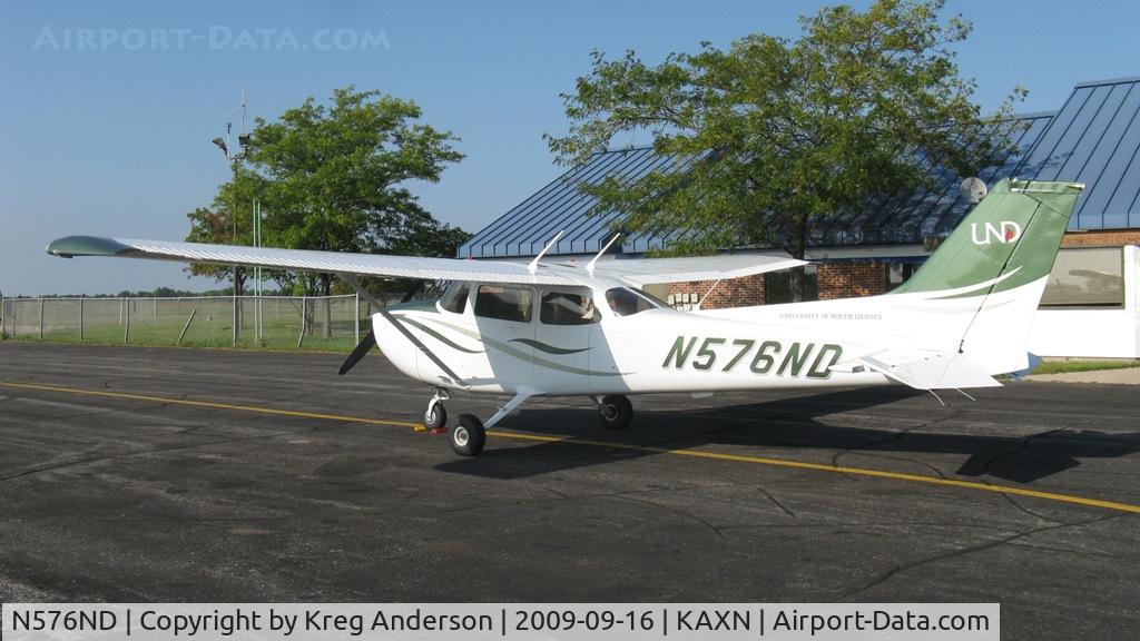N576ND, Cessna 172S C/N 172S10962, 2008 Cessna 172S Skyhawk from University of North Dakota getting fuel.