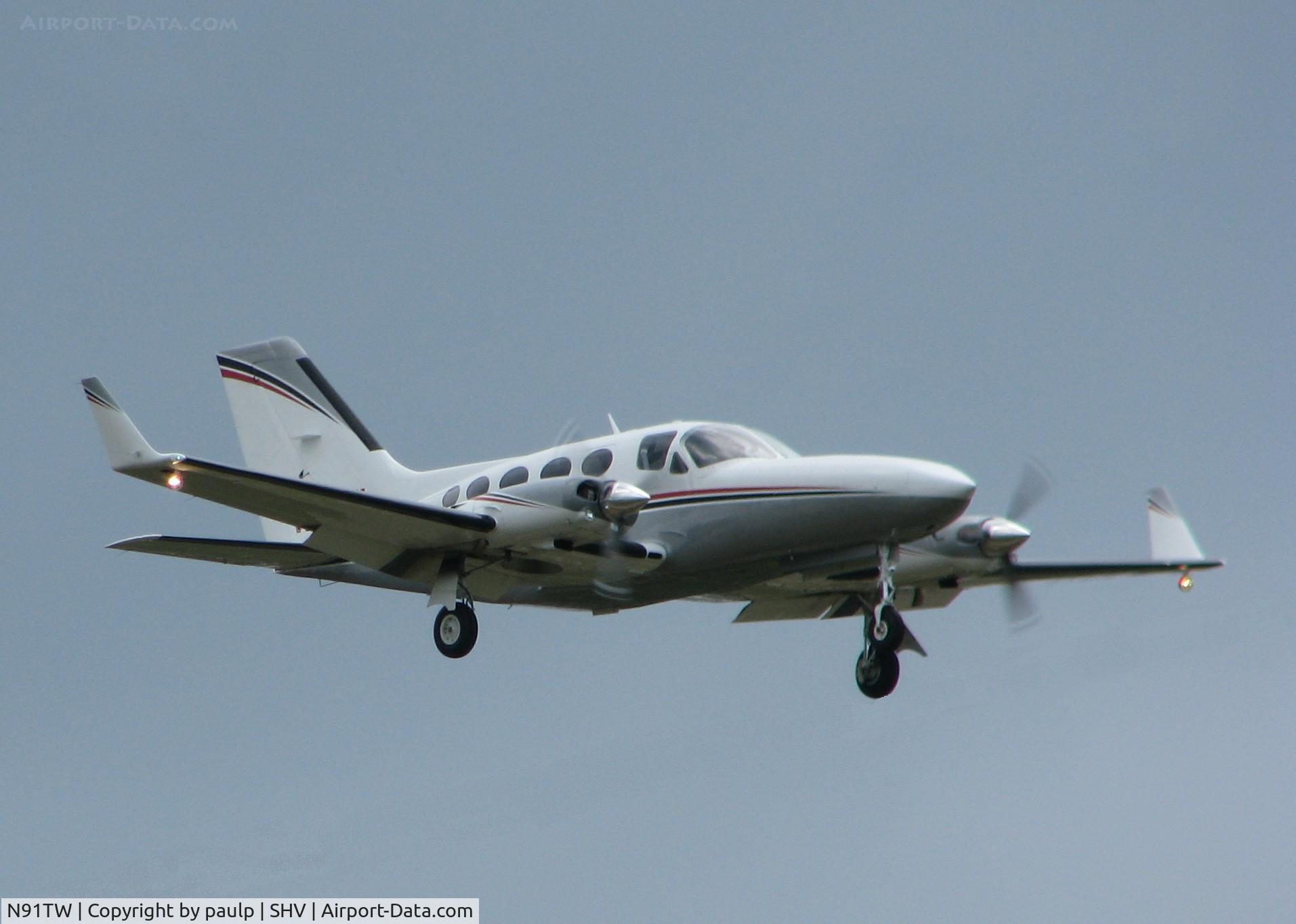 N91TW, 1978 Cessna 414A Chancellor C/N 414A0117, Landing on runway 5 at the Shreveport Regional airport.
