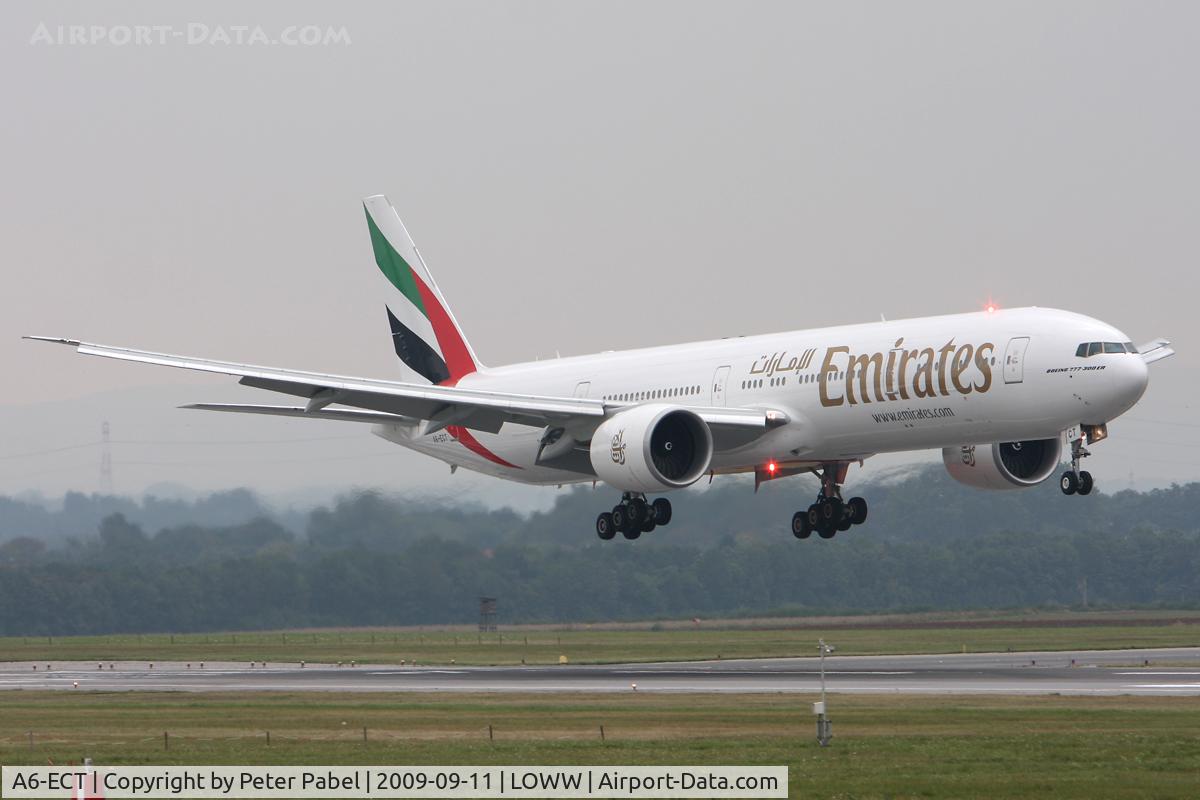 A6-ECT, 2009 Boeing 777-31H/ER C/N 35591, blink