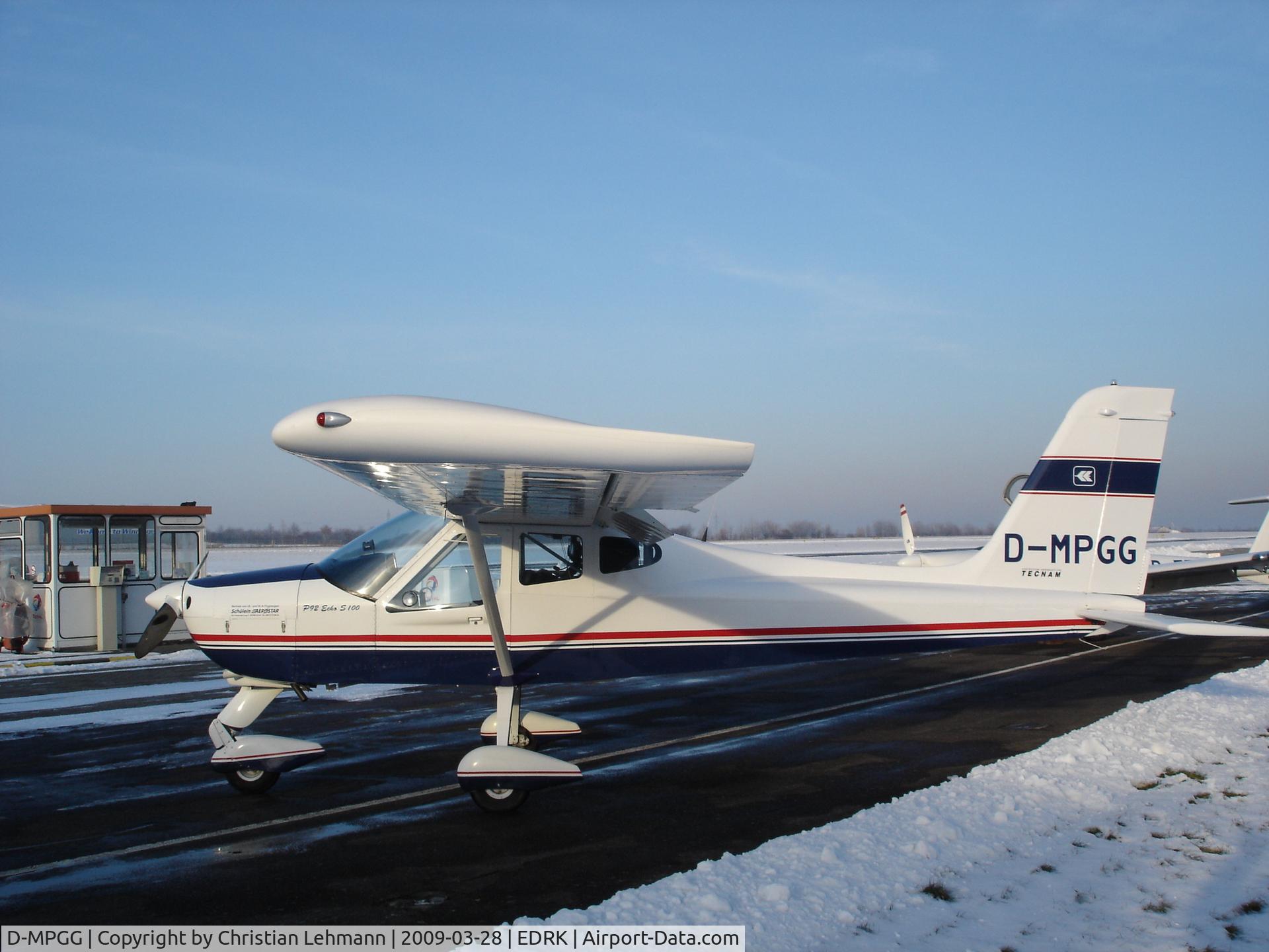 D-MPGG, 2000 Tecnam P-92 Echo S100 C/N 513, Quick túrn a round in Koblenz