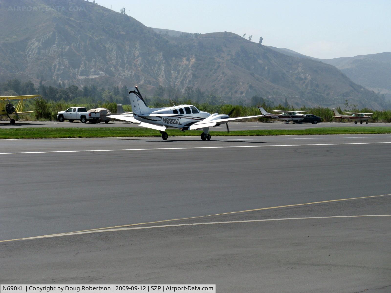 N690KL, Hawker Beechcraft Corp G58 Baron C/N TH-2251, 2008 Hawker Beech G58 BARON, two Continental IO-550-C 300 Hp each, landing roll Rwy 22