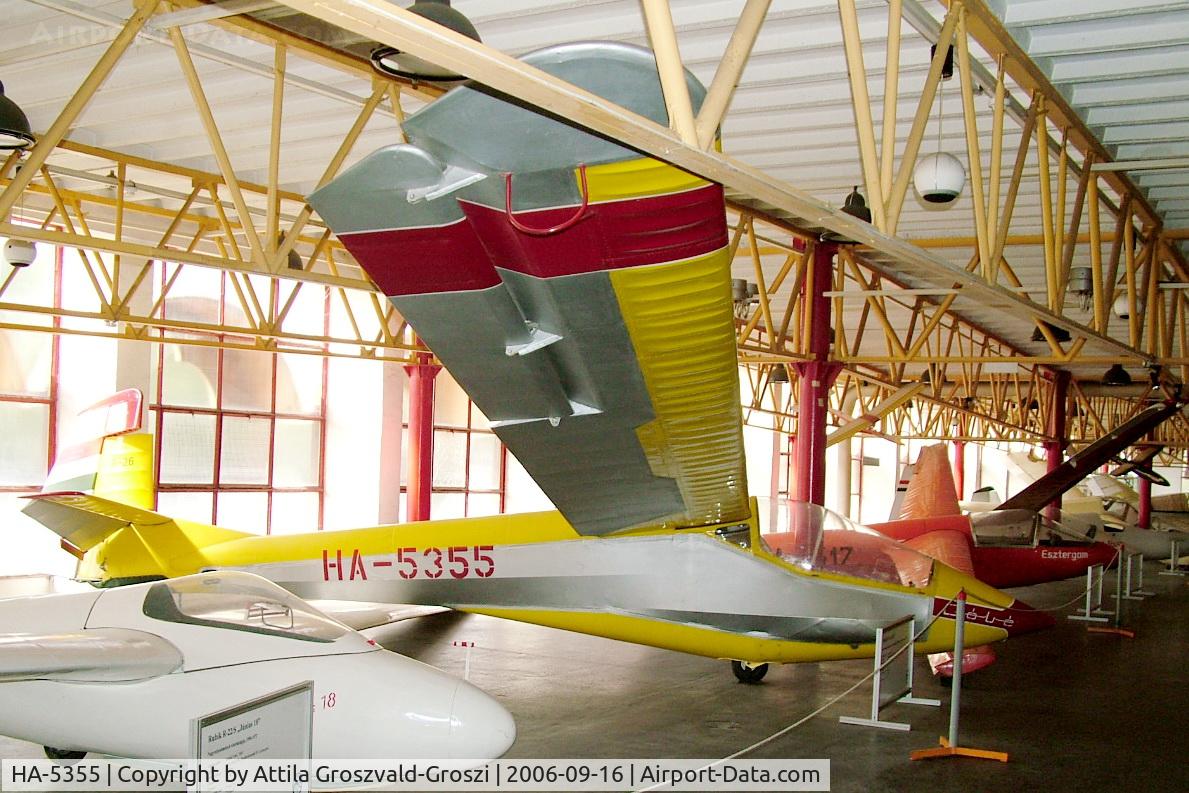 HA-5355, 1964 Rubik R-26S Góbé C/N E-1224, Budapest is a traffic museum, a Petöfi hall.