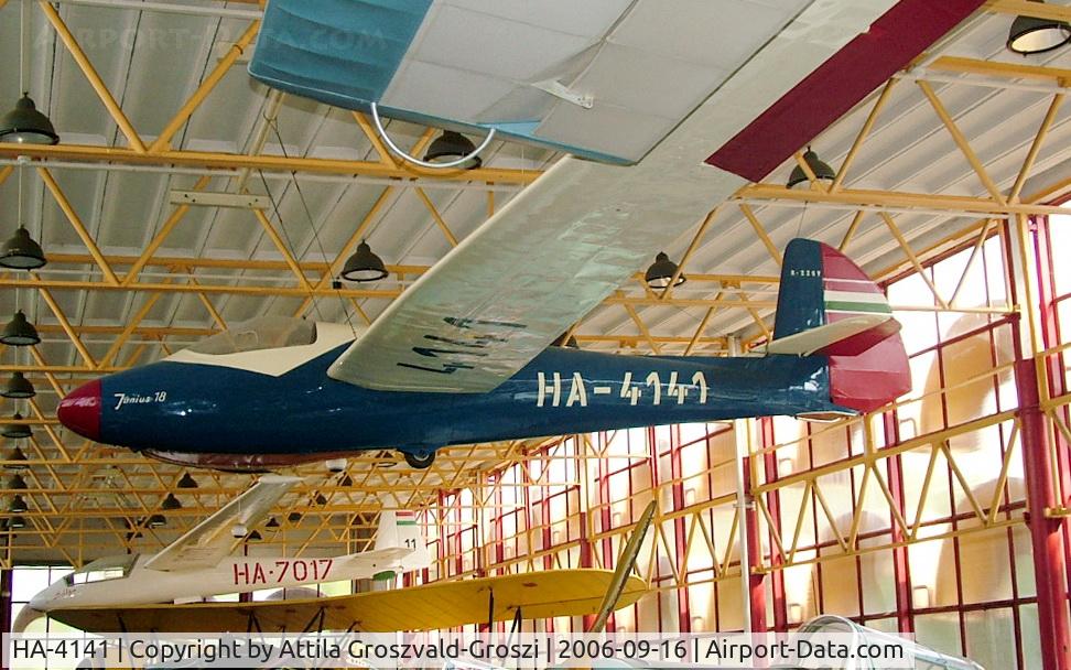 HA-4141, 1953 Rubik R-22S Vizes 18 C/N E-1034, Budapest is a traffic museum, a Petöfi hall.