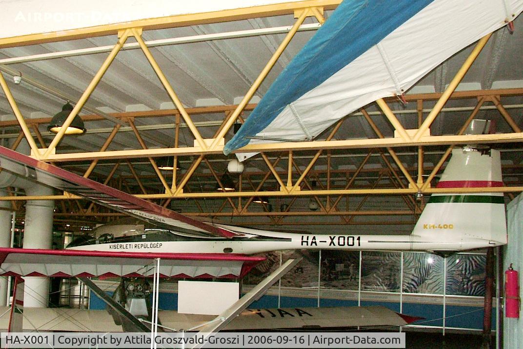 HA-X001, 1983 Kesselyák Mihály KM-400 C/N 001, Budapest is a traffic museum, a Petöfi hall.