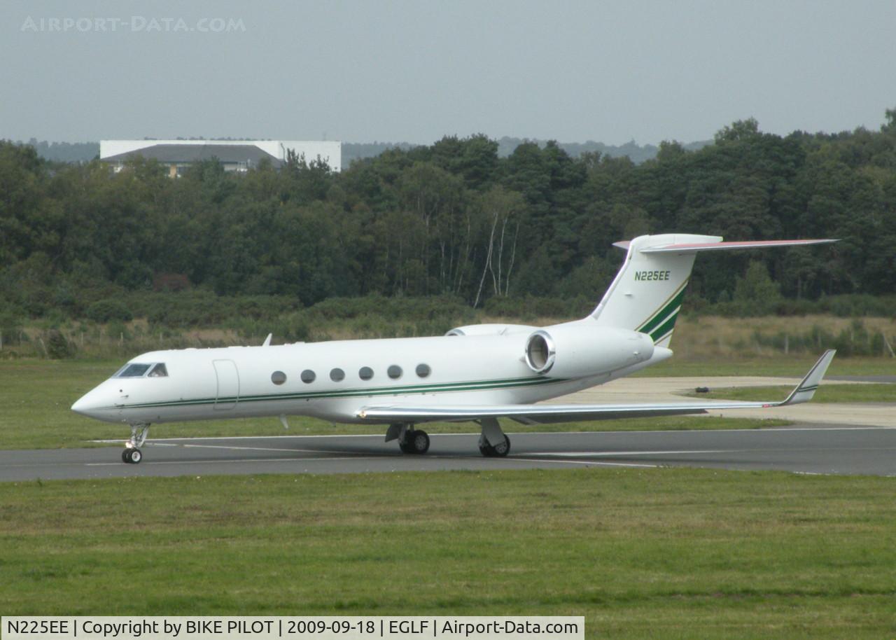 N225EE, 1998 Gulfstream Aerospace G-V C/N 563, BACK TRACKING RWY 06