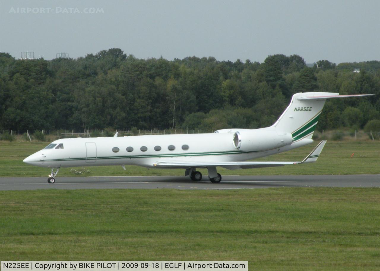 N225EE, 1998 Gulfstream Aerospace G-V C/N 563, BACK TRACKING RWY 06